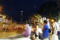 HK to jedno z najbardziej zaludnionych miejsc na ziemi - 6200 mieszkancow na km kw, ale rekoredm swiata jest ulica Mong Kok, gdzie w jednej chwili przebywa 130 000 osób na km kw. - sprawdzilem - potwierdzam :)