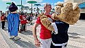 nie tylko dzieciaki mogą mieć fotkę z maskotami Florida Panthers